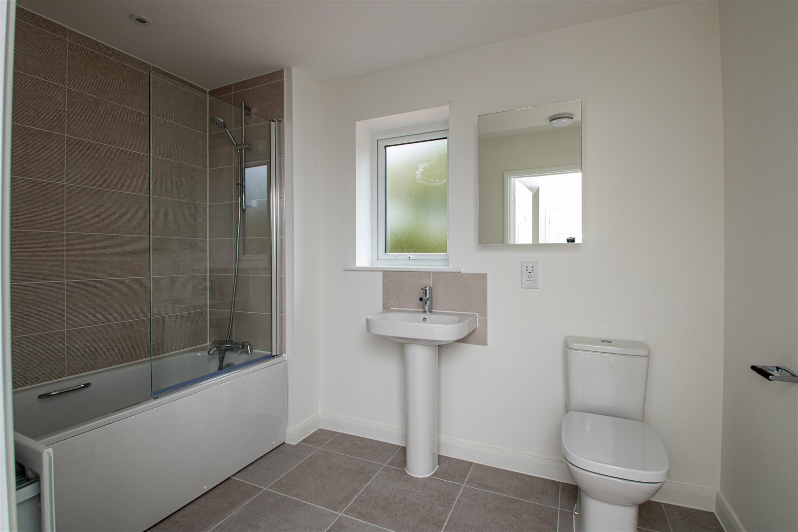 3 bed property in Eredine Crescent, Milton Keynes